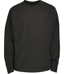 Oversize cut on sleeve long sleeve